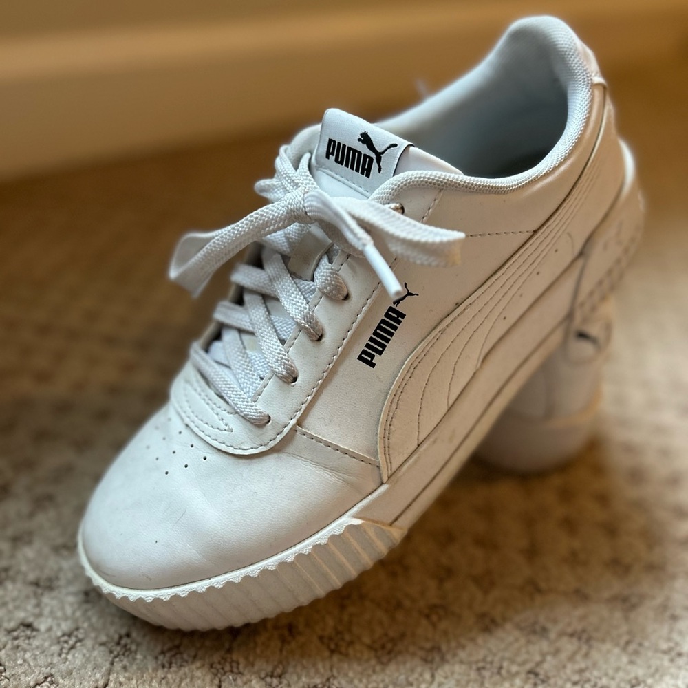 Puma white leather women’s size 9 sneakers